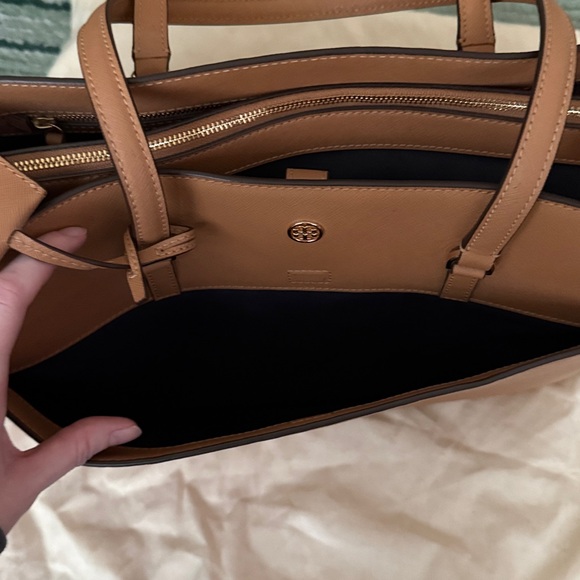 🆕 Tory Burch Robinson tote - Picture 12 of 16